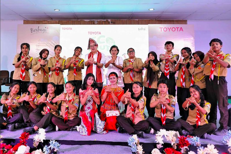 Toyota Indonesia menggelar Toyota Eco Youth (TEY) Jelajah Nusantara di Toraja Utara sebagai upaya memperluas partisipasi sekaligus memperkenalkan penyelenggaraan TEY. Toyota Indonesia menggelar Toyota Eco Youth (TEY) Jelajah Nusantara di Toraja Utara sebagai upaya memperluas partisipasi sekaligus memperkenalkan penyelenggaraan TEY.