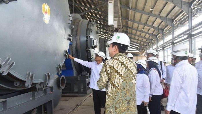 Wakil Menteri ESDM Yuliot Tanjung di Pembangkit Sampah menjadi Energi Listrik (PSEL) di TPA Benowo
