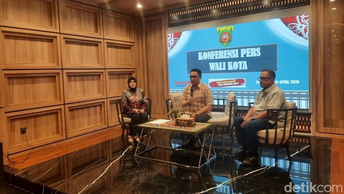 Wali Kota Samarinda Andi Harun (tengah) saat memaparkan tindak lanjut hasil review Inspektorat Samarinda