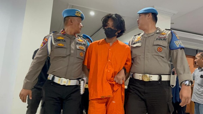 Alung, tersangka 58 kilogram sabu yang kabur dari Polda Jambi berhasil ditangkap dan digiring petugas