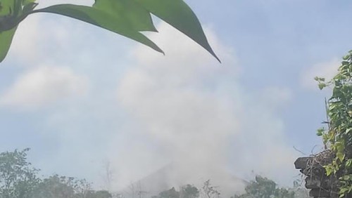 Asap pembakaran sampah membumbung tingg di kawasan Jimbaran, Badung. (dok. Istimewa)