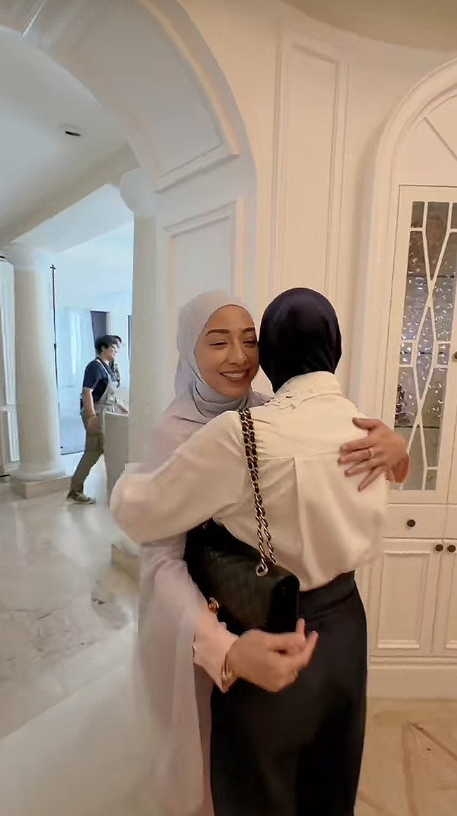 Melalui akun TikTok pribadinya Aurel sempat membagikan momen saat dirinya bertemu Nikita Willy. Foto: TikTok/@aureliehermansyahatta
