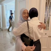 Melalui akun TikTok pribadinya Aurel sempat membagikan momen saat dirinya bertemu Nikita Willy. Foto: TikTok/@aureliehermansyahatta