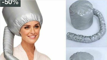 Topi pengering rambut ala salon portable. Nggak sempat ke salon? Tinggal pakai ini, rambut kering sambil rebahan. Estetikanya… ya sudahlah.Foto: Boredpanda