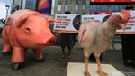 Bawa Patung Babi, Aktivis Berdemo di World Bank Jakarta