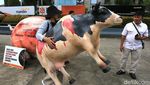 Bawa Patung Babi, Aktivis Berdemo di World Bank Jakarta