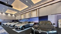 Hiburan Akhir Pekan, Lihat Lebih Dekat Mobil Ikonik BMW di Kemayoran