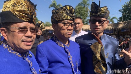 Bupati Lombok Barat, Lalu Ahmad Zaini (LAZ) bersama dengan Menteri Desa dan Pembangunan Daerah Tertinggal, Yandri Susanto,  Jumat (17/4/2026). (M. Zahiruddin/detikBali)