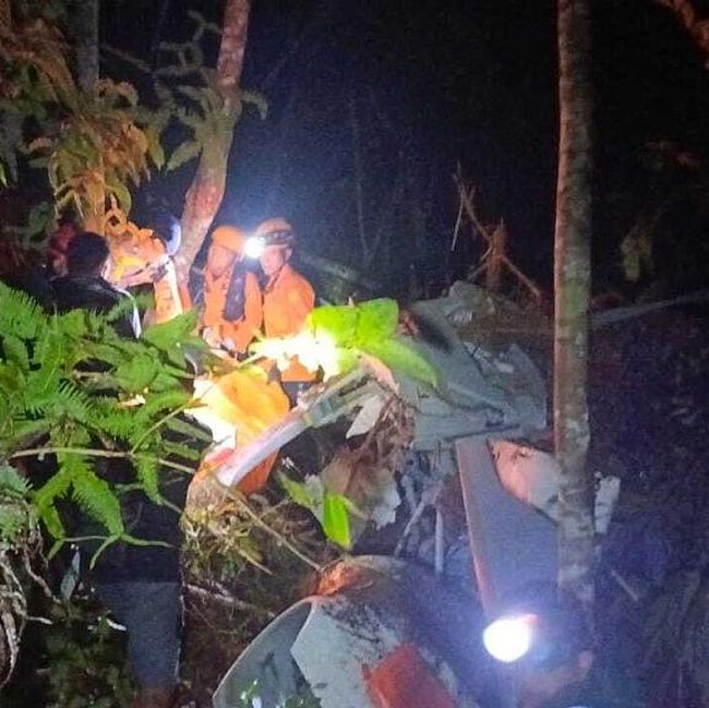 Evakuasi Jenazah Korban Helikopter Jatuh di Sekadau