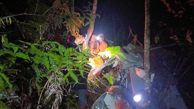 Evakuasi Jenazah Korban Helikopter Jatuh di Sekadau