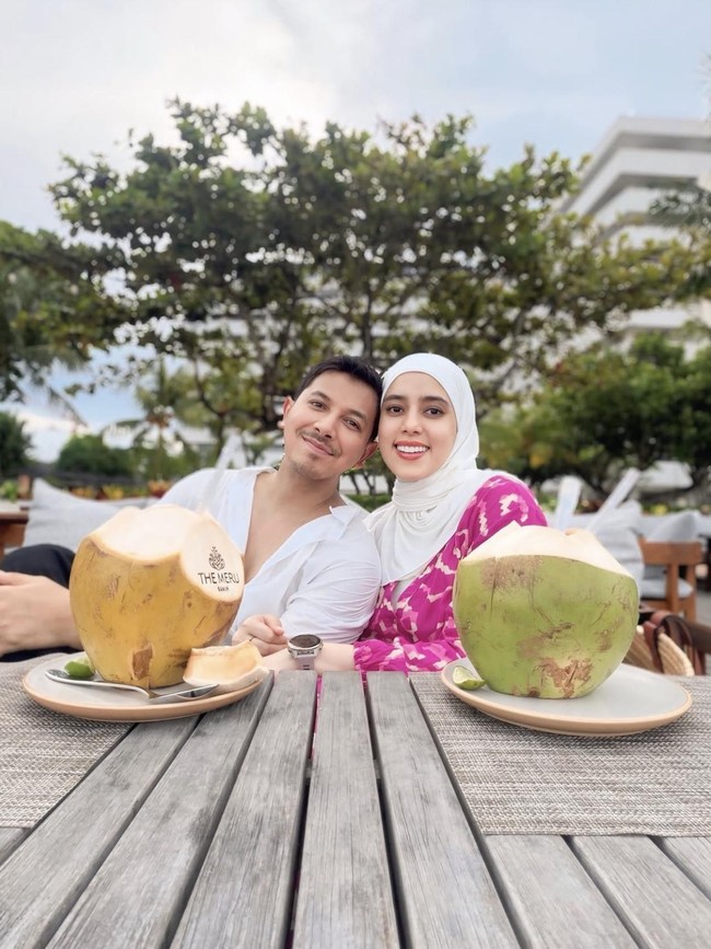 Romantis! Manisnya Fairuz A.Rafiq dan Sonny Septian saat Kulineran di Bali