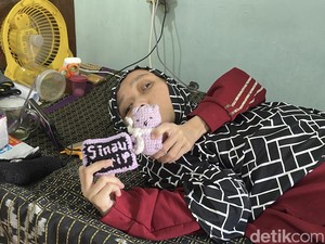 Salut! Fatimah Voice Talent Kudus Lawan Keterbatasan Fisik demi Biayai Adik
