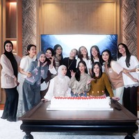 Potret Wulan Guritno & Nia Ramadhani Rayakan Ultah Bareng Geng Cendol
