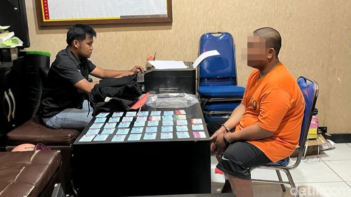 Ilham, pencuri HP 2 janda dengan modus ngamar di vila Mojokerto.