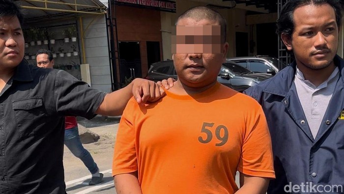 Tampang Ilham, pencuri ponsel 32 perempuan dengan modus ngamar di vila Mojokerto.