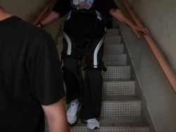 Kaki Robot Bantu Korban Kebakaran Apartemen Hong Kong