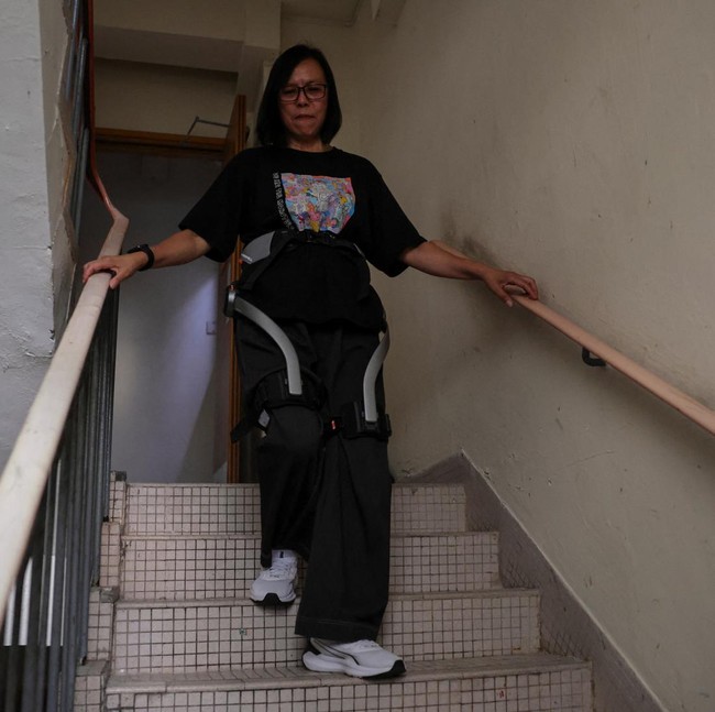 Kaki Robot Bantu Korban Kebakaran Apartemen Hong Kong