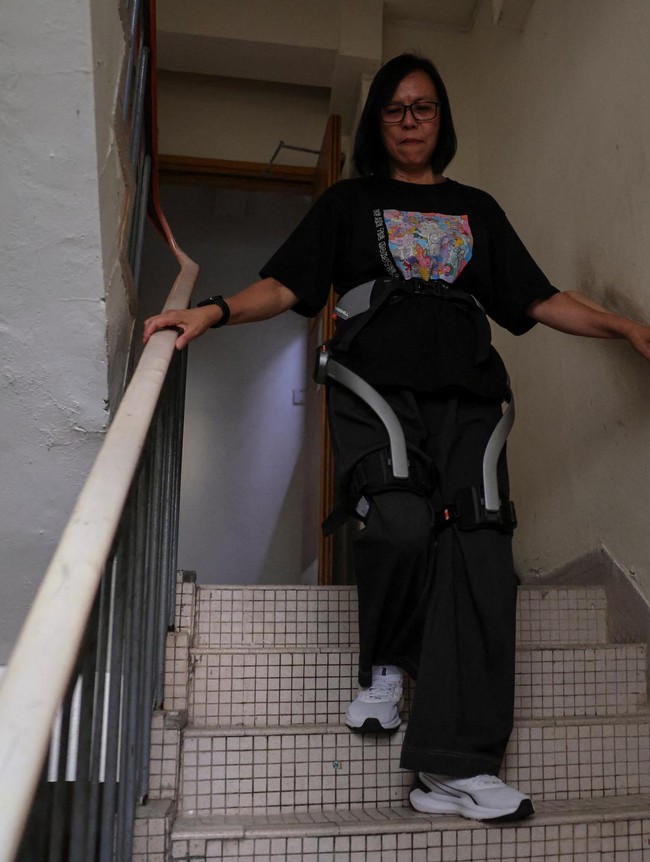 Kaki Robot Bantu Korban Kebakaran Apartemen Hong Kong