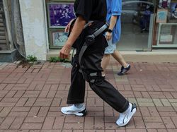 Kaki Robot Bantu Korban Kebakaran Apartemen Hong Kong