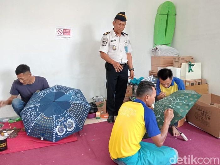 Kegiatan keterampilan yang dilakukan warga binaan di Lapas Narkotika Kelas II Cirebon
