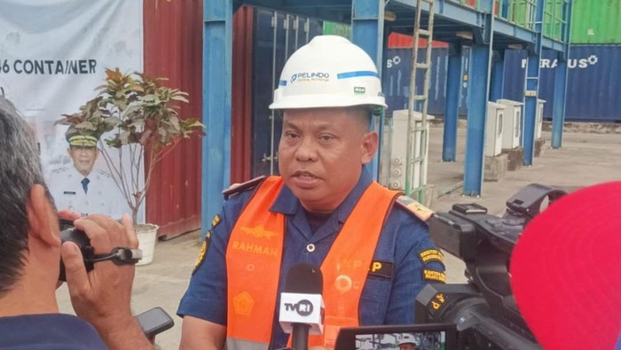 Kepala KSOP Kendari Capt Rahman