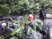 Mobil Travel dari Pekanbaru Masuk Jurang di Malibou Anai, Penumpang Terluka