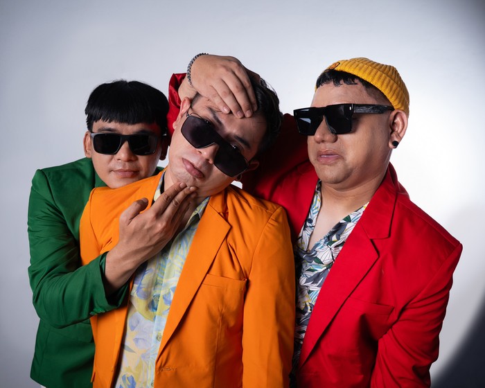 Luvia Band kembali dengan single Syifa Tetanggaku, menampilkan sisi ceria dan romantis. Lagu ini memperkaya katalog pop melayu mereka yang konsisten.