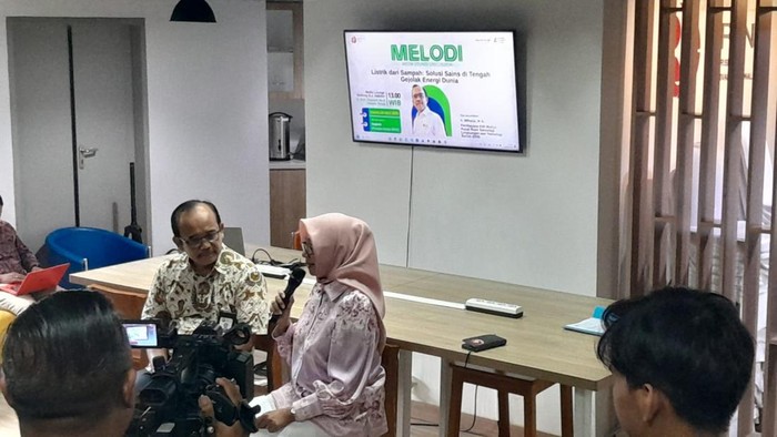 Media Lounge Discussion (MELODI) bertajuk Listrik dari Sampah: Di tengah Gejolak Energi Dunia, di Gedung B.J Habibie Jakarta Pusat, Kamis (16/4/2026).