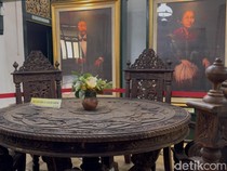 Melihat Meja Bundar yang Hangat dan Dirancang Sendiri oleh RA Kartini