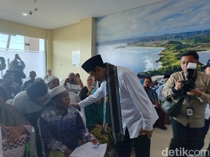 Tinjau Operasi Katarak di RS Mandalika, Mensos Sebut NTB Prioritas