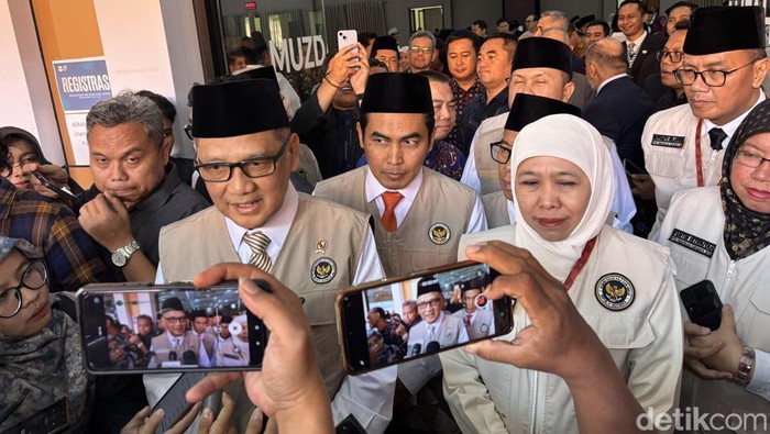 Menteri Haji dan Umrah, Mochamad Irfan Yusuf Di Asrama Haji Sukolilo, Surabaya.