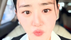 Moon Geun Young muncul di TV dalam acara You Quiz on the Block yang dipandu Yoo Jae Suk. Episode ini akan tayang 22 April mendatang. (Foto: dok. Instagram @aka_moons)