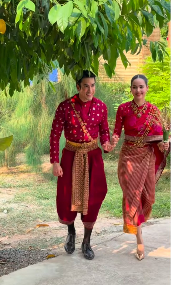 Nadech-Yaya telah lama dikagumi penggemar karena chemistry mereka di layar dan kisah cinta mereka di kehidupan nyata. Keduanya dipasangan dalam delapan proyek, termasuk Duang Jai Akkanee dan The Crown Princess. Foto: Instagram