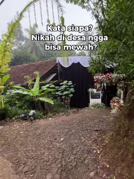Nggak Nyangka, Resepsi Pernikahan di Halaman Rumah di Desa Ini bak Hotel Mewah