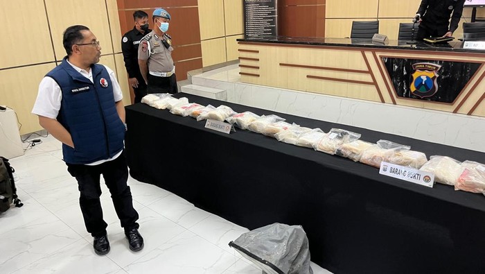 Paket kokain 22 kg yang ditemukan di Pasir Putih Kahuripan, Dusun Lombi Timur, Desa Gedugan, Kecamatan Giligenting, Sumenep