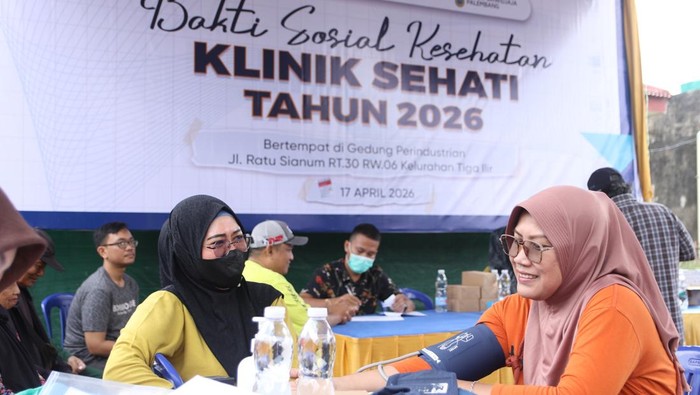 Pelaksanaan pengobatan gratis bagi masyarakat yang digelar oleh PT Pusri