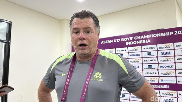 Pelatih Timnas Australia U-17, Carl Veart