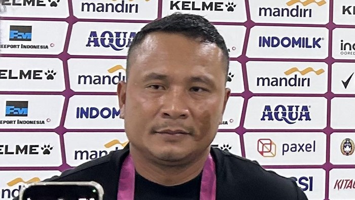 Pelatih Timnas Kamboja U-17, Khemrin Khek