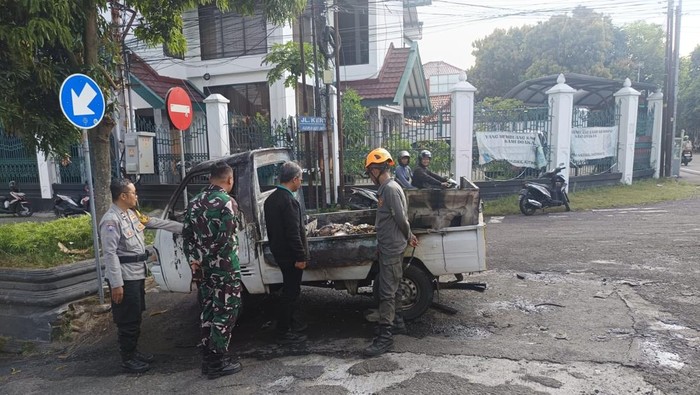 Pikap Tahu Bulat Hangus Terbakar di Umbulharjo Jogja