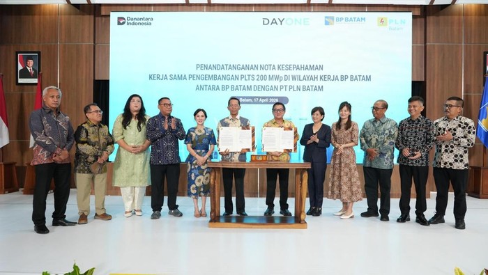 Penandatanganan kerja sama PLN Batam dan DayOne untuk pembangunan data center terbesar di Indonesia di Balairung Sari BP Batam.