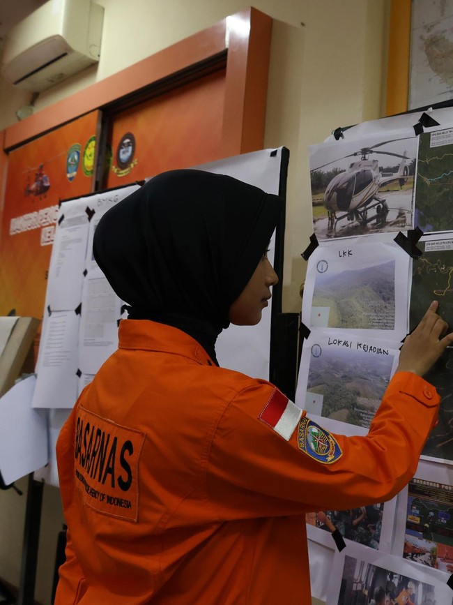 Helikopter Hilang Kontak Jatuh di Sekadau, Tim SAR Bergerak