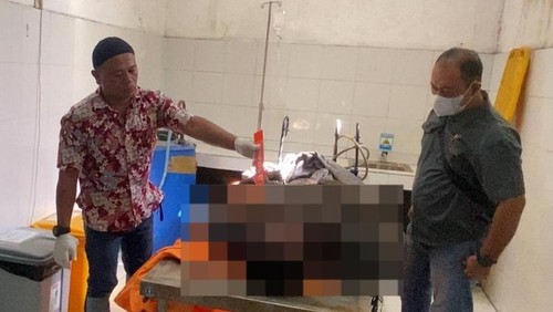 Mayat pria KSB yang ditemukan tewas di Sungai Brang Biji, Kabupaten Sumbawa, pada Jumat (17/4/2026). (dok. Polres Sumbawa)