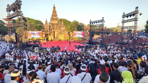 Perayaan Dharma Santi Nasional 2026 di Denpasar, Bali, Jumat (17/4/2026).