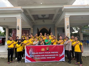 Polda Sumsel Gelar Bakti Religi di Palembang, Bersihkan Masjid dan Gereja