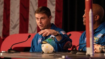 Nama Rise terinspirasi dari momen ikonik “Earthrise” pada misi Apollo 8, saat Bumi terlihat terbit dari balik horizon Bulan. REUTERS/Lexi Parra  