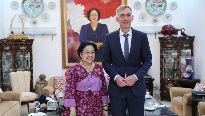 Presiden Ke-5 RI sekaligus Ketua Umum PDIP Megawati Soekarnoputri menerima Duta Besar Jerman untuk Indonesia Ralf Beste, di Menteng, Jakarta Pusat.