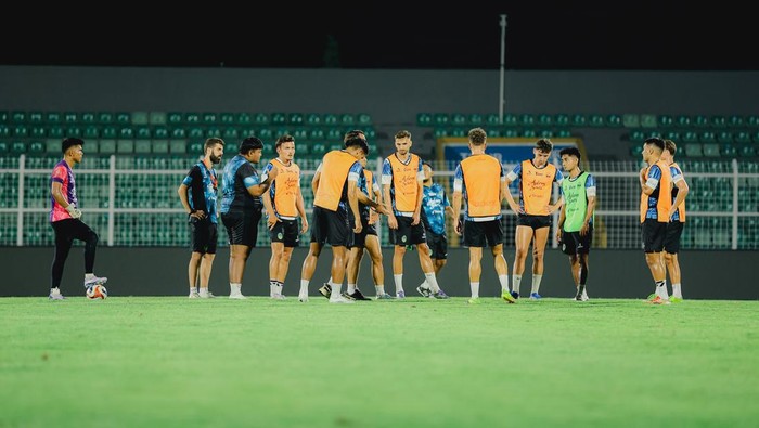 Penjelasan Panitia Pelaksana PSIM soal laga kandang PSIM vs Persija pada pekan ke-29 dipindah ke Stadion Kapten I Wayan Dipta, Bali, Rabu (22/4).