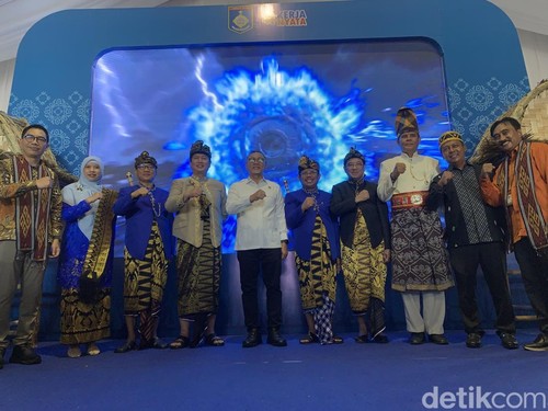 Sejumlah pejabat pusat dan daerah menghadiri HUT Lombok Barat ke 68, Jumat (17/4/2026). (M. Zahiruddin/detikBali)