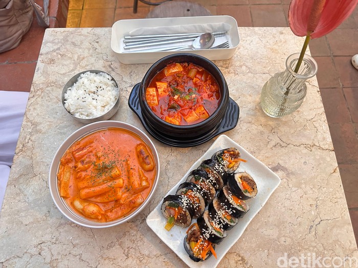 Seoul Gimbab, kedai makanan Korea baru di Oma Huis Cikajang, Jakarta Selatan.