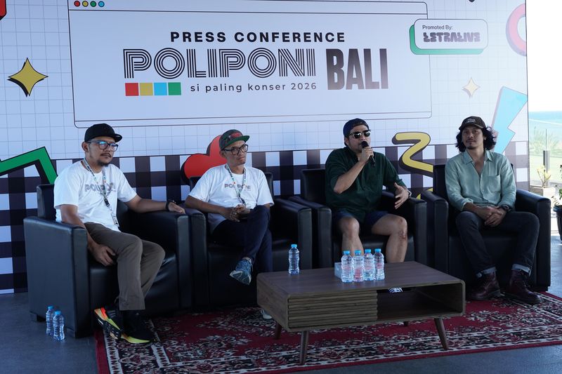 Sheila On 7 Adam Subarkah (kedua dari kanan), bassist sekaligus manajer Sheila On 7, memastikan kehadiran Sheila On 7 sebagai line-up utama Konser POLIPONI Bali di acara konferensi pers POLIPONI Bali, pada Kamis (16/4/2026).